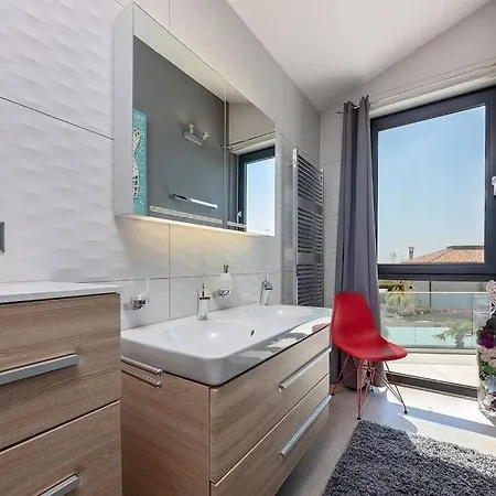 Villa Birdhouse Labinci