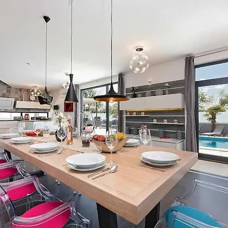 Villa Birdhouse *